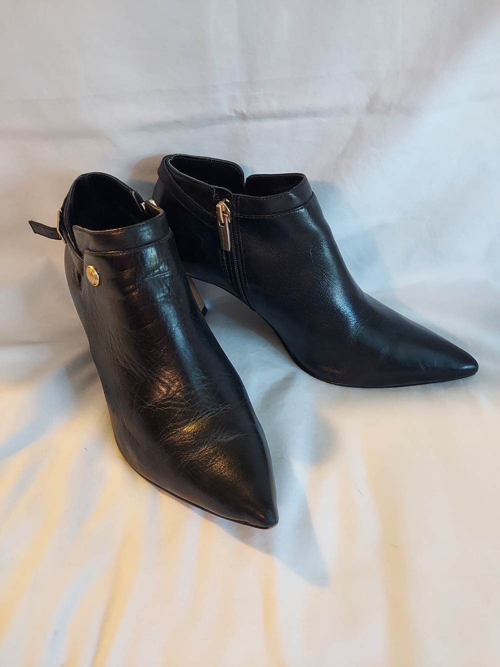 Vince Camuto Keeshey Black Leather Pointed Toe Ankle Booties - Size 6.5